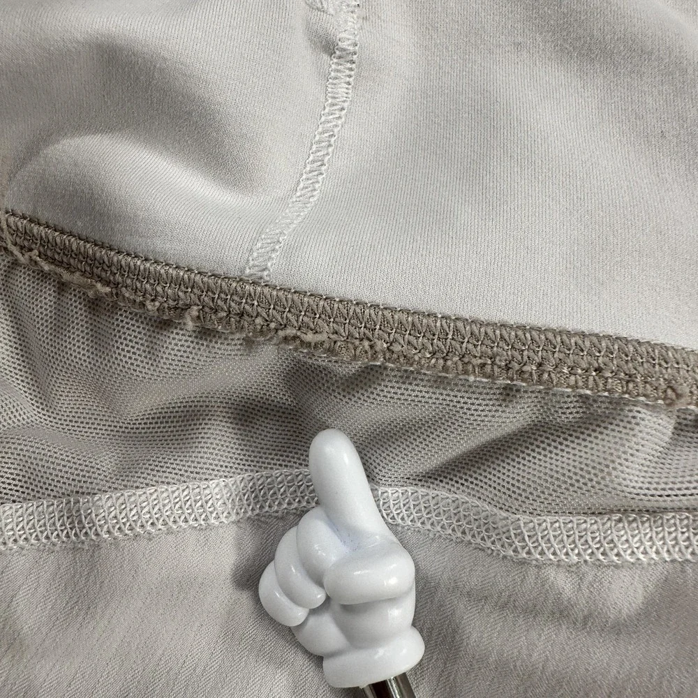 Lululemon Shorts Womens 10 White 2.5‎ Inseam Running Lined Zip Pocket Athletic